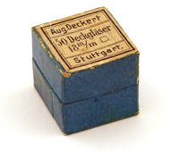 Fr. Belthle in Wetzlar: Kleines Mikroskop Nr. 703: Schachtel f&uuml;r Deckgl&auml;ser