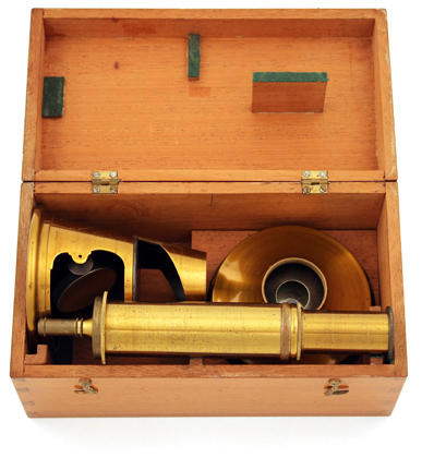 Engell's Patentmikroskop im Kasten