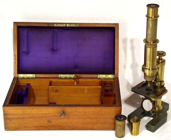 Mikroskop E. Hartnack Place Dauphine Paris mit Kasten