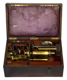 E. Hartnack sucr. de G. Oberhaeuser Mikroskop im Kasten