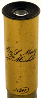 kleines Mikroskop von G. & S. Merz in M&uuml;nchen, No. 997: Signatur