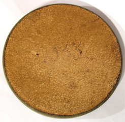 Georges Oberhaeuser Place Dauphine Paris: "Microscope pour hospices" Seriennummer auf der Unterseite der Fu&szlig;platte