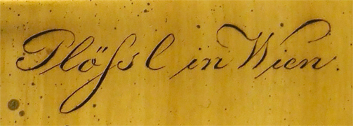 Gro&szlig;es Mikroskop von Simon Pl&ouml;ssl in Wien: Signatur