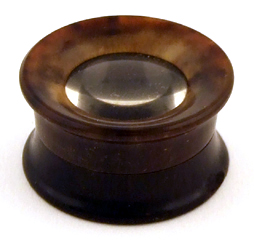 Gro&szlig;es Mikroskop von Simon Pl&ouml;ssl in Wien: Einfache Lupe in B&uuml;ffelhorn