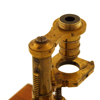 S. Pl&ouml;ssl in Wien: Taschenmikroskop um 1835 - Tubusaufnahme