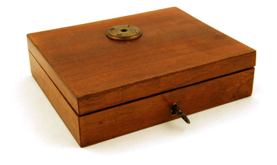 S. Pl&ouml;ssl in Wien: Taschenmikroskop um 1835 in Schatulle