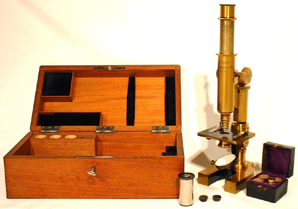 Reichert # 3292 mit Kasten und Zubeh&ouml;r