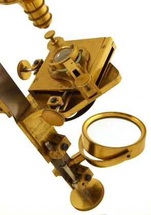 Mikroskop F.W. Schiek in Berlin, No. 63: Kreuztisch mit Kompressorium