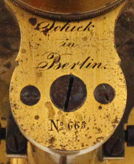 Signatur von Mikroskop F.W. Schiek Berlin Nr. 665