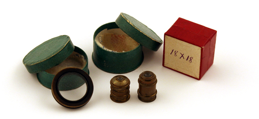 Kleines Trommelstativ von Wasserlein Berlin: Zubeh&ouml;r