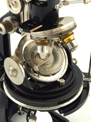 Winkel-Zeiss Stativ M VI nach W&uuml;lfing, Nr. 28345 mit Universaldrehtisch