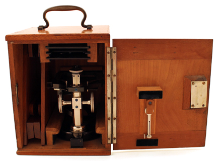 Carl Zeiss Jena: Pr&auml;pariermikroskop nach Paul Mayer im Kasten