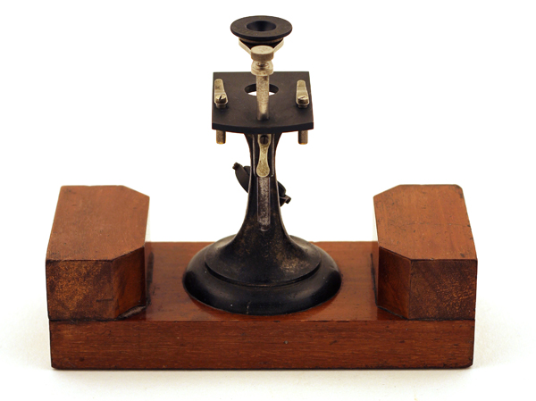 Carl Zeiss Jena, kleines Pr&auml;pariermikroskop P V