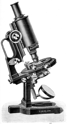Carl Zeiss Jena: Stativ I B mit gro&szlig;em Kreuztisch Nr. 44. Abb. aus: Carl Zeiss Jena: Mikroskope und mikroskopische Hilfsapparate; 33. Ausgabe; Jena 1906